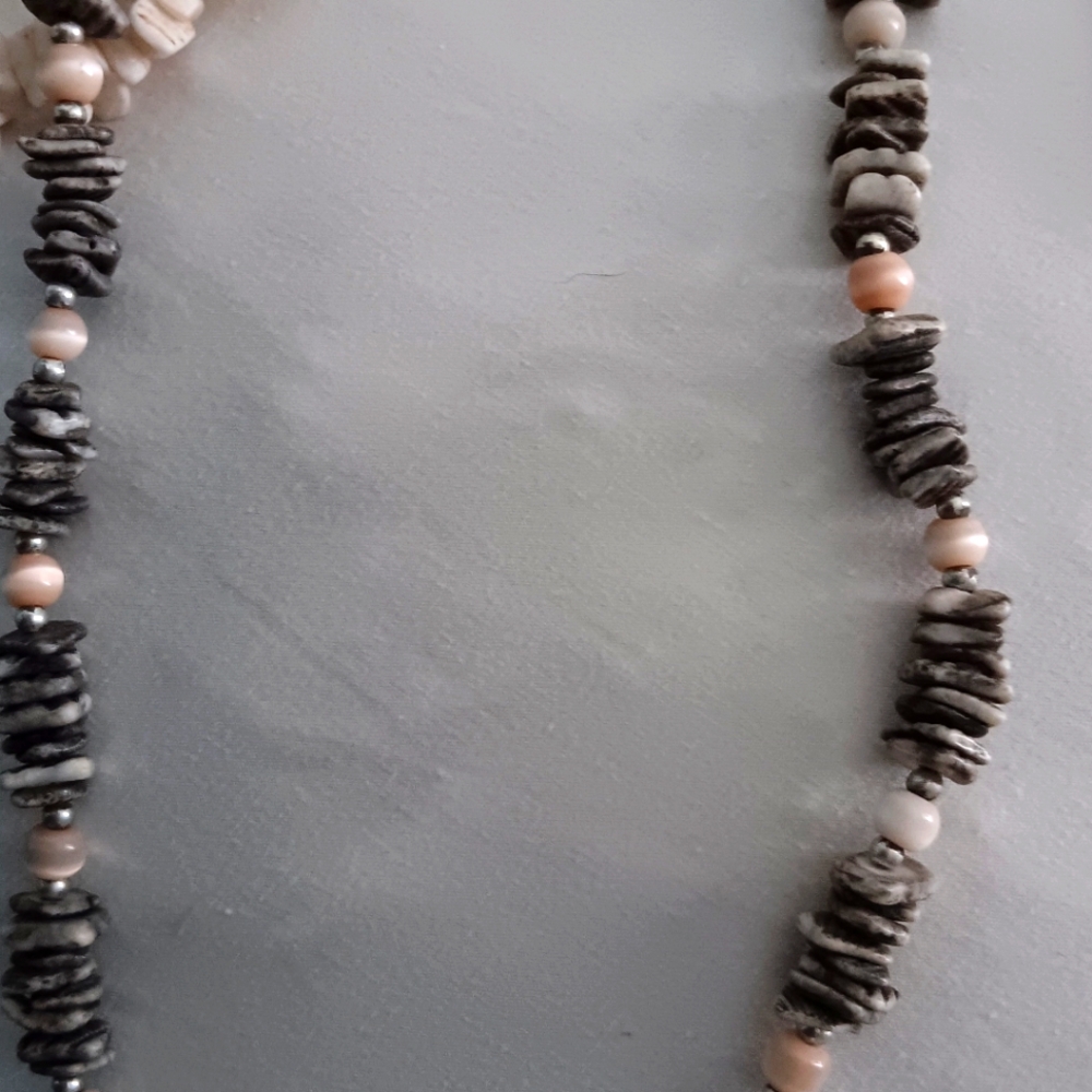 Shell necklaces - Picture 2 of 16